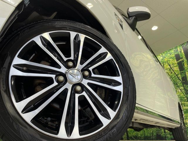 �y����15�C���`�A���~�z�C�[���z�O�ςɃ}�b�`���������A���~�z�C�[���𑕒����Ă���܂��B�e��ЊO�A���~�z�C�[����A�X�^�b�h���X�^�C�����戵�����Ă���܂��B���񂲑��k����������