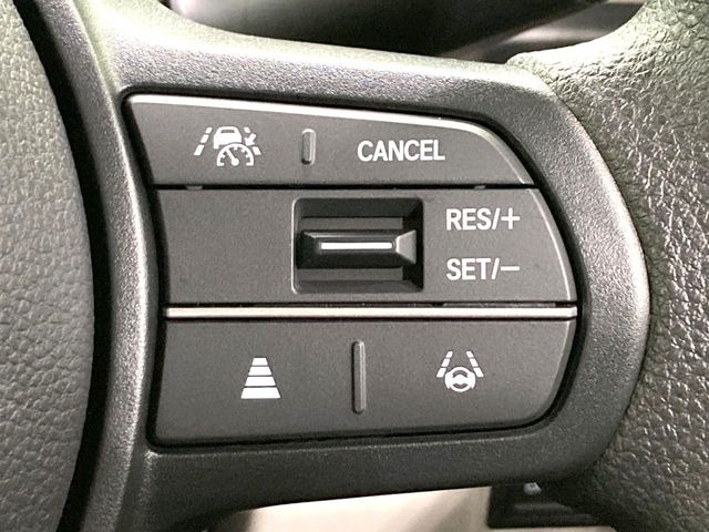 【アダプティブクルーズコントロール】高速道路での長距離走行が楽に!!自動で速度を保つクルーズコントロールが、衝突軽減システムと連携し、前方の車両を感知して車間を保つように速度調節してくれます!!