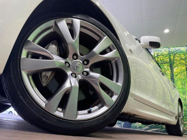 �y����20�C���`�A���~�z�C�[���z�O�ςɃ}�b�`���������A���~�z�C�[���𑕒����Ă���܂��B�e��ЊO�A���~�z�C�[����A�X�^�b�h���X�^�C�����戵�����Ă���܂��B���񂲑��k����������