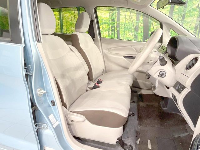 運転席シート廻りは使用感も少なく、良好な状態となっています。丁寧に使われていたことがよくわかりますね。