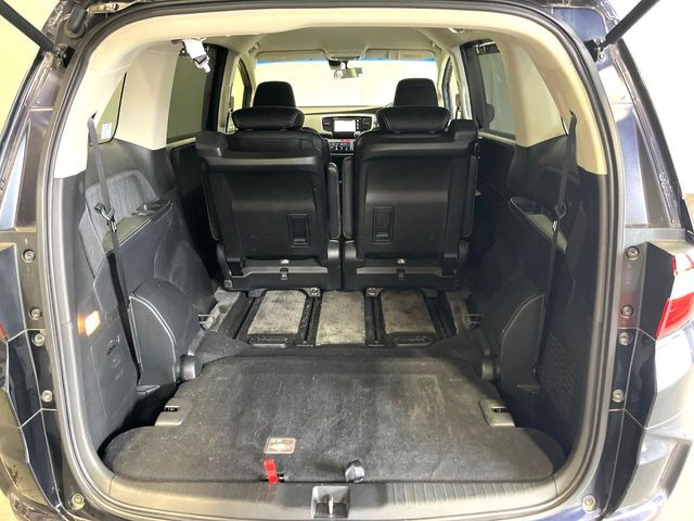 後席を格納すると、これだけの広さが!シーンに合わせたシートアレンジで、大きな荷物も積むことが出来ます♪