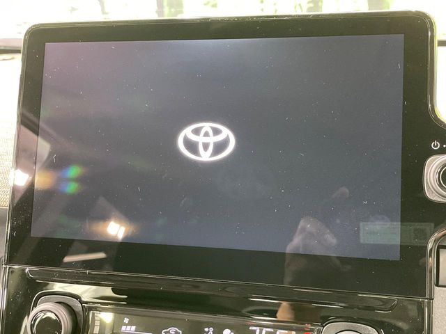 【10.5インチナビ】高級感とインパクトのある大画面ナビを装備。各種オーディオ操作はもちろん、スマホ連携もできる利便性の高いナビです♪