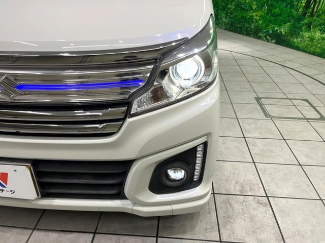 【HIDヘッドライト】非常に明るく前方を照らしてくれるので、悪天候や夜間の走行時も視界良好で安心してお乗りいただけます。