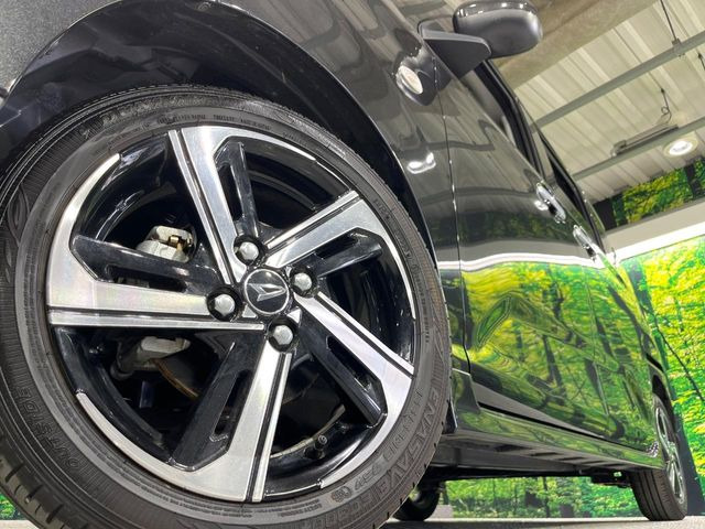 �y����15�C���`�A���~�z�C�[���z�O�ςɃ}�b�`���������A���~�z�C�[���𑕒����Ă���܂��B�e��ЊO�A���~�z�C�[����A�X�^�b�h���X�^�C�����戵�����Ă���܂��B���񂲑��k����������