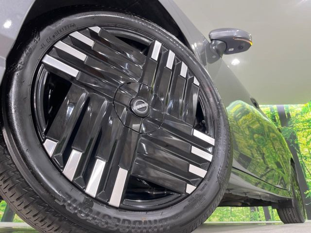 �y����17�C���`�A���~�z�C�[���z�O�ςɃ}�b�`���������A���~�z�C�[���𑕒����Ă���܂��B�e��ЊO�A���~�z�C�[����A�X�^�b�h���X�^�C�����戵�����Ă���܂��B���񂲑��k����������