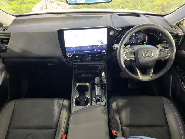 NX350h バージョンL