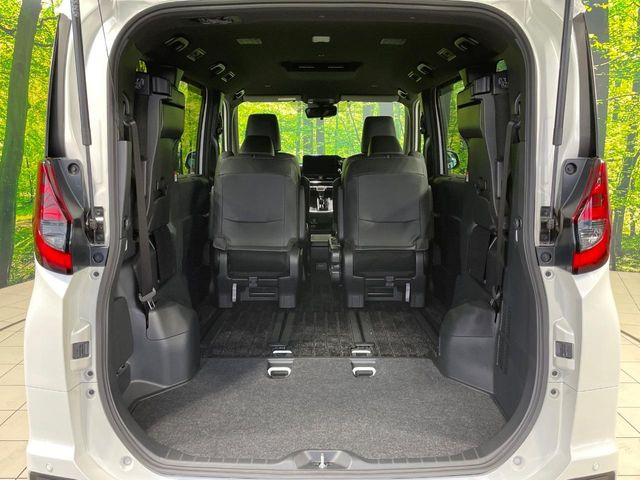 普段のお買い物や通勤、送迎等に十分な荷室スペースを確保しております。セカンドシートを倒すと、大きな荷物の積載も可能です♪