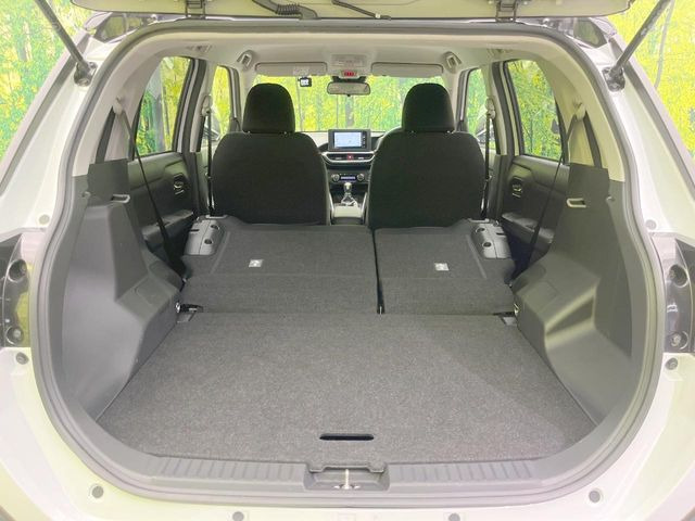 普段のお買い物や通勤、送迎等に十分な荷室スペースを確保しております。セカンドシートを倒すと、大きな荷物の積載も可能です♪