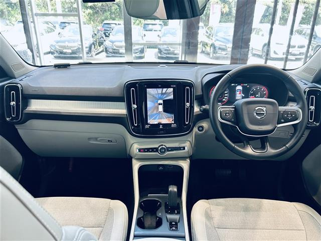 XC40T4 モメンタム