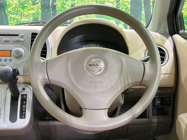 �C���e���A�ɍ��킹���f�U�C���̃X�e�A�����O�́A�^�]�������̂��Ƃ��l���A�^�]���₷���`��A�傫���ł��B�����x�A���ۂɐG���Ă��m���߂��������B