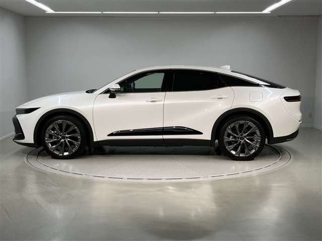 クラウンクロスオーバー2.5 G アドバンスト レザー パッケージ E-Four 4WD