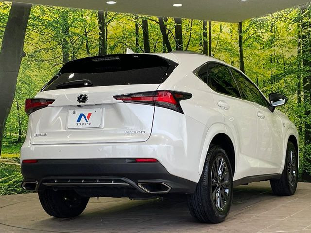☆全国のネクステージからお取り寄せが可能※!遠方の店舗に展示してあるクルマが気になる場合も、最寄りの店舗でご覧いただくことが可能です!是非私たちに要望をお聞かせください!※別途費用
