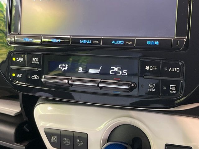 【オートエアコン】一度お好みの温度に設定すれば、車内の温度を検知し風量や温度を自動で調整。暑い&hellip;寒い&hellip;と何度もスイッチ操作をする必要はありません。快適な車内空間には必須の機能ですね♪