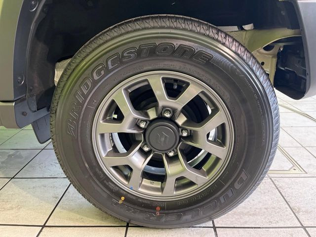 �y����15�C���`�A���~�z�C�[���z�O�ςɃ}�b�`���������A���~�z�C�[���𑕒����Ă���܂��B�e��ЊO�A���~�z�C�[����A�X�^�b�h���X�^�C�����戵�����Ă���܂��B���񂲑��k����������