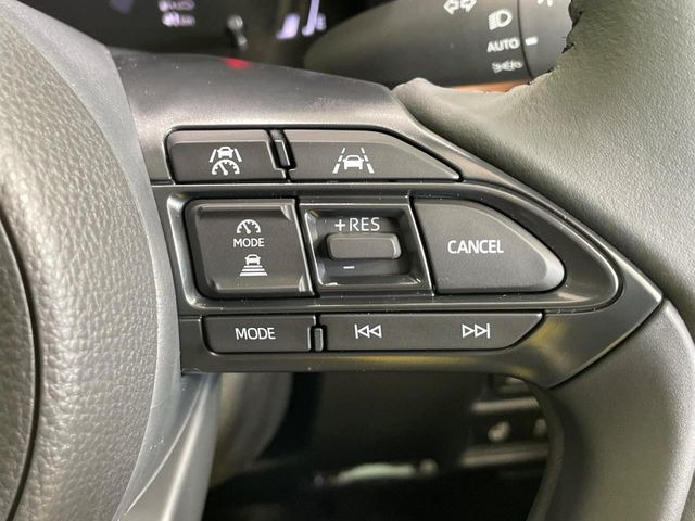 【レーダークルーズコントロール】高速道路での長距離走行が楽に!!自動で速度を保つクルーズコントロールが、衝突軽減システムと連携し、前方の車両を感知して車間を保つように速度調節してくれます!!