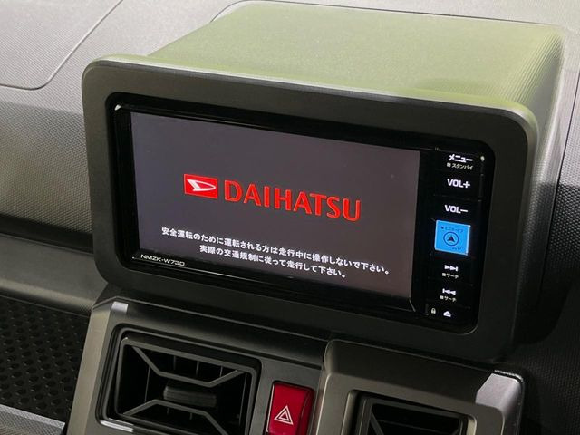 【純正ナビ】人気の純正ナビを装備。オーディオ機能も充実しており、Bluetooth接続すればお持ちのスマホやMP3プレイヤーの音楽を再生可能!毎日の運転がさらに楽しくなります!!