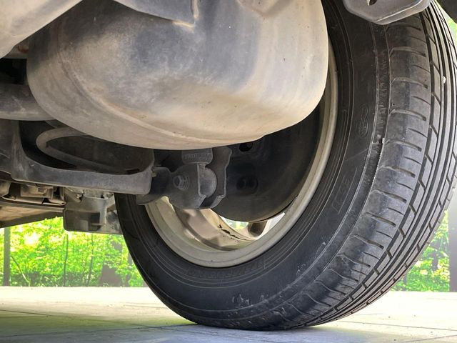 お車を安心してお乗りいただく為には、足回りの定期点検が欠かせません。サービスサポート(有償保証)では無料点検もご提供しており、安心のカーライフをお過ごしいただけるサポート体制が整っています。