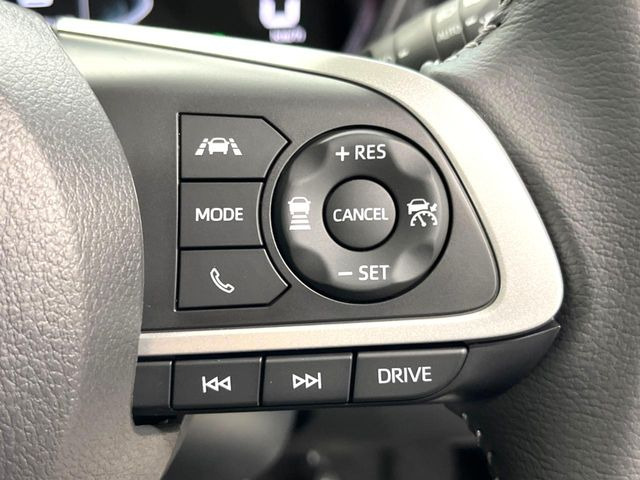 【レーダークルーズコントロール】高速道路での長距離走行が楽に!!自動で速度を保つクルーズコントロールが、衝突軽減システムと連携し、前方の車両を感知して車間を保つように速度調節してくれます!!