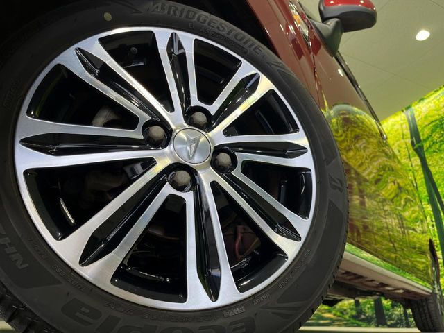 �y����15�C���`�A���~�z�C�[���z�O�ςɃ}�b�`���������A���~�z�C�[���𑕒����Ă���܂��B�e��ЊO�A���~�z�C�[����A�X�^�b�h���X�^�C�����戵�����Ă���܂��B���񂲑��k����������