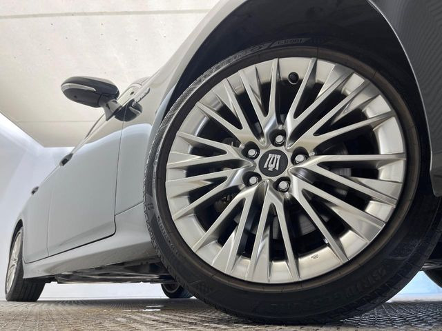 �y����18�C���`�A���~�z�C�[���z�O�ςɃ}�b�`���������A���~�z�C�[���𑕒����Ă���܂��B�e��ЊO�A���~�z�C�[����A�X�^�b�h���X�^�C�����戵�����Ă���܂��B���񂲑��k����������