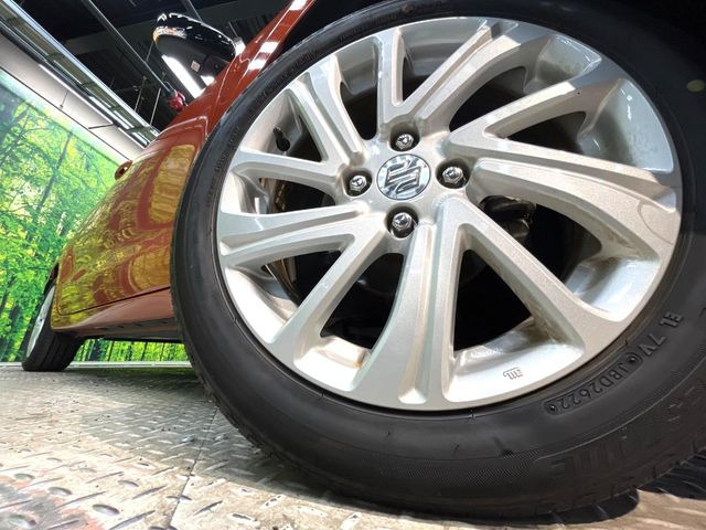 �y�����A���~�z�C�[���z�O�ςɃ}�b�`���������A���~�z�C�[���𑕒����Ă���܂��B�e��ЊO�A���~�z�C�[����A�X�^�b�h���X�^�C�����戵�����Ă���܂��B���񂲑��k����������