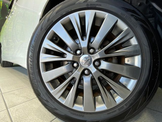 �y����18�C���`�A���~�z�C�[���z�O�ςɃ}�b�`���������A���~�z�C�[���𑕒����Ă���܂��B�e��ЊO�A���~�z�C�[����A�X�^�b�h���X�^�C�����戵�����Ă���܂��B���񂲑��k����������