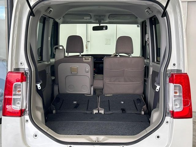 積み下ろしのしやすいデッキにはたっぷりと荷物を積み込んでいただけます。遊びから仕事まで、様々なシーンで頼れます♪