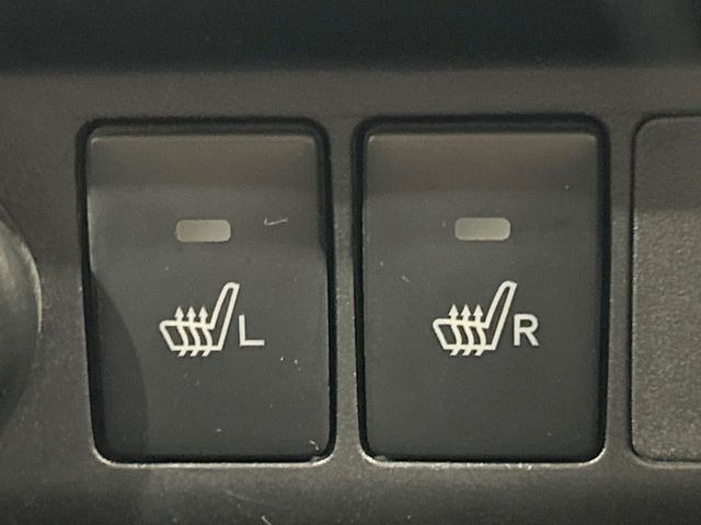 【シートヒーター】寒い日に重宝するシートヒーター!エアコンより早く温まってくれるので寒がりの人も安心ですね♪エアコンの温風は乾燥するから苦手、という方にもをおすすめです。