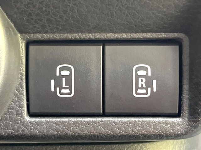【両側パワースライドドア】スマートキーや運転席のスイッチで後席両側スライドドアの開閉が可能♪電動だから力を入れてドアを開ける必要が無く、小さなお子様でも簡単に開け閉めでき快適です♪