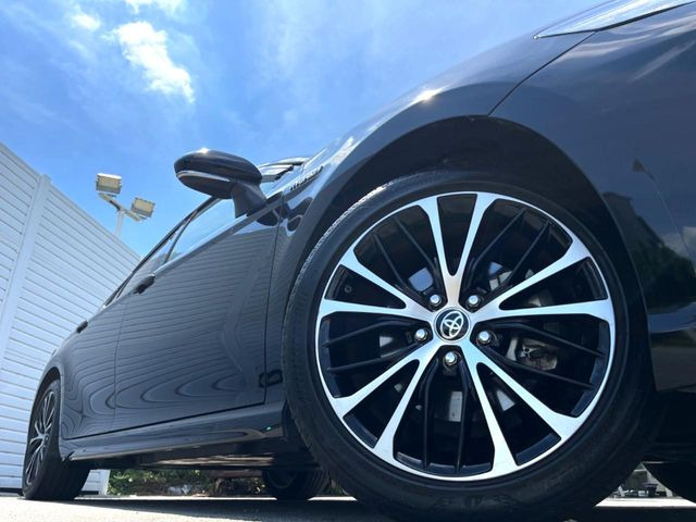 �y����18�C���`�A���~�z�C�[���z�O�ςɃ}�b�`���������A���~�z�C�[���𑕒����Ă���܂��B�e��ЊO�A���~�z�C�[����A�X�^�b�h���X�^�C�����戵�����Ă���܂��B���񂲑��k����������