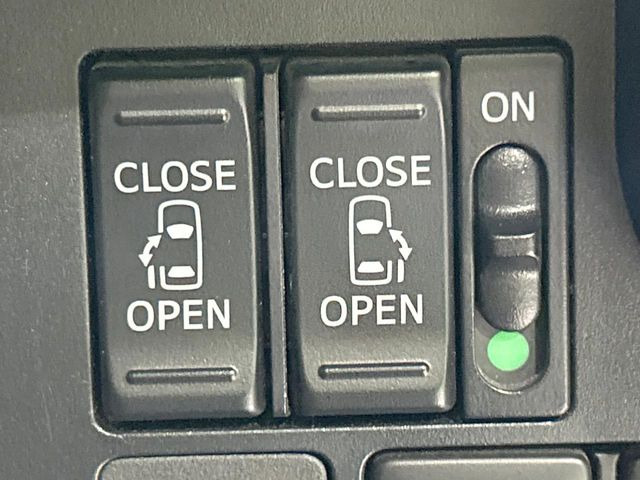 【両側パワースライドドア】スマートキーや運転席のスイッチで後席両側スライドドアの開閉が可能♪電動だから力を入れてドアを開ける必要が無く、小さなお子様でも簡単に開け閉めでき快適です♪