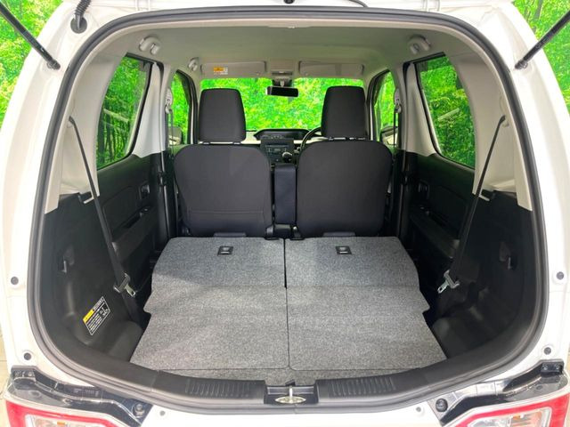 普段のお買い物や通勤、送迎等に十分な荷室スペースを確保しております。セカンドシートを倒すと、大きな荷物の積載も可能です♪