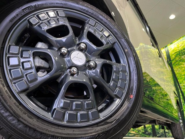 �y����15�C���`�A���~�z�C�[���z�O�ςɃ}�b�`���������A���~�z�C�[���𑕒����Ă���܂��B�e��ЊO�A���~�z�C�[����A�X�^�b�h���X�^�C�����戵�����Ă���܂��B���񂲑��k����������