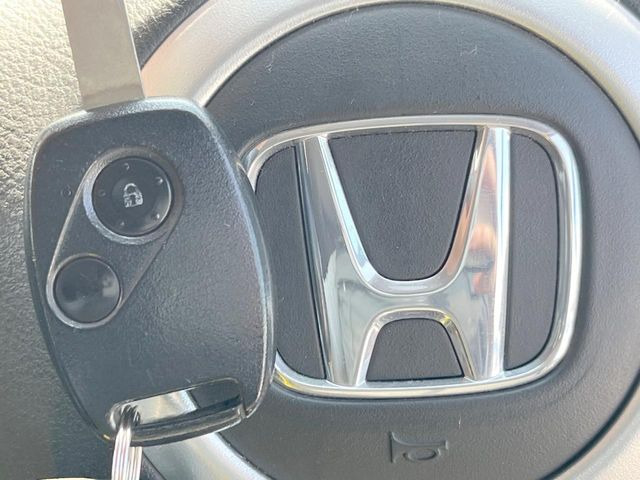 �yHonda�X�}�[�g�L�[�z�J�o����|�P�b�g�ɓ��ꂽ�܂܂ł��h�A�̎{���E�������\�ȃX�}�[�g�L�[�𑕔��B�G���W���̃I���E�I�t�����J�M�����o���K�v����������Ƃ��Ă��֗��ł���