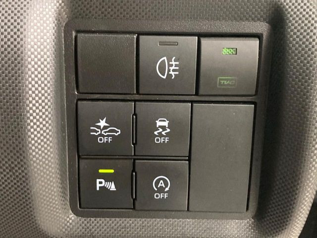【スマートアシスト】走行中に前方の車両等を認識し、衝突しそうな時は警報とブレーキで衝突回避と被害軽減をアシスト。より安全にドライブをお楽しみいただけます。