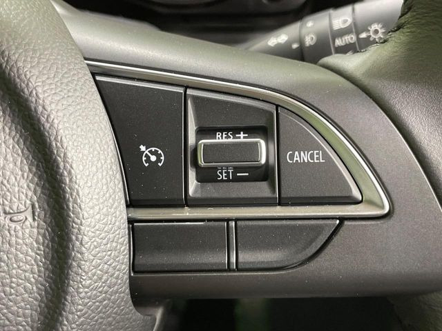 【クルーズコントロール】高速道路もラクラク走行。アクセルを離しても一定速度で走行ができ、長距離運転時の負担を軽減!加速・減速も簡単なスイッチ操作で調整できます。