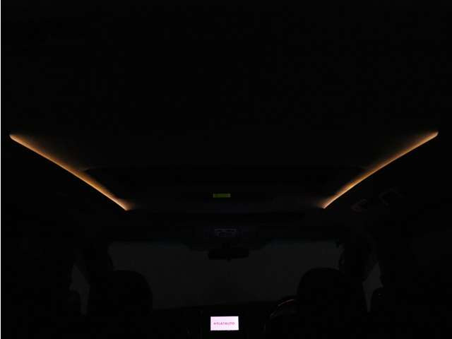 夜間に室内を照らしてくれるルームライトです