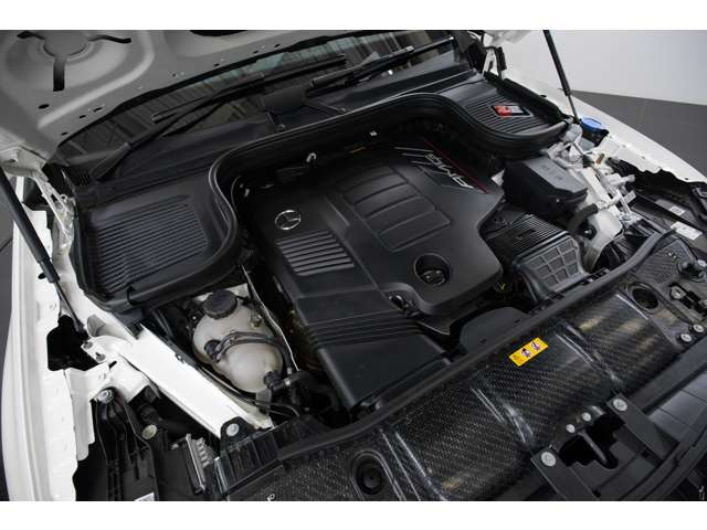 3.0L ����6�C��DOHC�^�[�{+���[�^�[�A�G���W��:435ps/57.1kgm ���[�^�[:20ps/20.4kgm�A�S��&times;�S��&times;�S��mm 4945&times;2020&times;1715mm�A�ԗ��d�� 2380kg