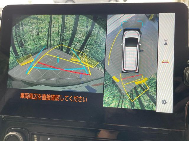 【パノラミックビューモニター】専用のカメラにより、上から見下ろしたような視点で360度クルマの周囲を確認することができます☆死角部分も確認しやすく、狭い場所での切り返しや駐車もスムーズに行えます。
