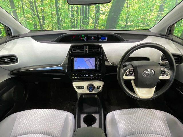 プリウス1.8 S