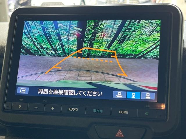 【バックカメラ】駐車時に後方がリアルタイム映像で確認できます。大型商業施設や立体駐車場での駐車時や、夜間のバック時に大活躍!運転スキルに関わらず、今や必須となった装備のひとつです!