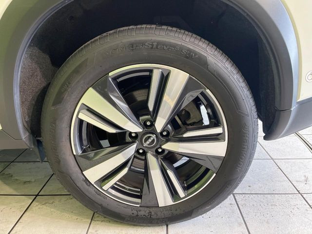 �y����19�C���`�A���~�z�C�[���z�O�ςɃ}�b�`���������A���~�z�C�[���𑕒����Ă���܂��B�e��ЊO�A���~�z�C�[����A�X�^�b�h���X�^�C�����戵�����Ă���܂��B���񂲑��k����������