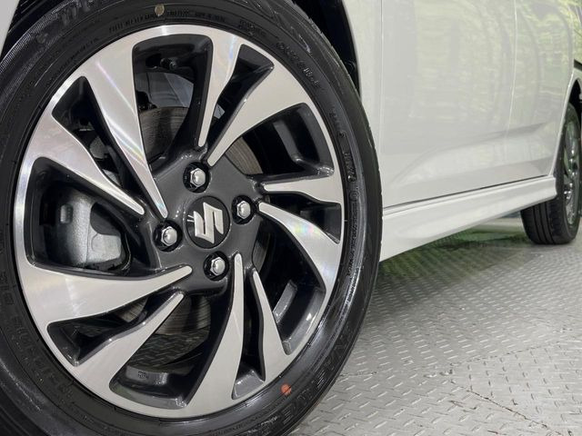 �y����15�C���`�A���~�z�C�[���z�O�ςɃ}�b�`���������A���~�z�C�[���𑕒����Ă���܂��B�e��ЊO�A���~�z�C�[����A�X�^�b�h���X�^�C�����戵�����Ă���܂��B���񂲑��k����������