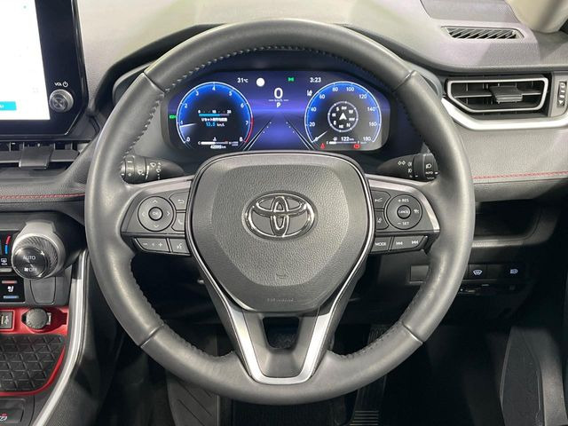 【ステアリングスイッチ】運転中、前方から目線をそらすことなく、オーディオ等の操作が可能な便利機能!安心&快適なドライブを演出してくれます♪