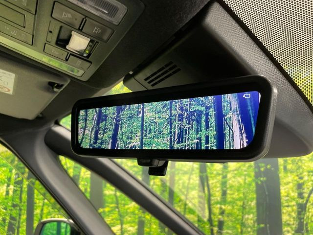 【デジタルインナーミラー】後席の大きな荷物や同乗者で後方が確認しづらい時でも安心!カメラが撮影した車両後方の映像をルームミラー内に表示。クリアな視界で状況の確認が可能です!