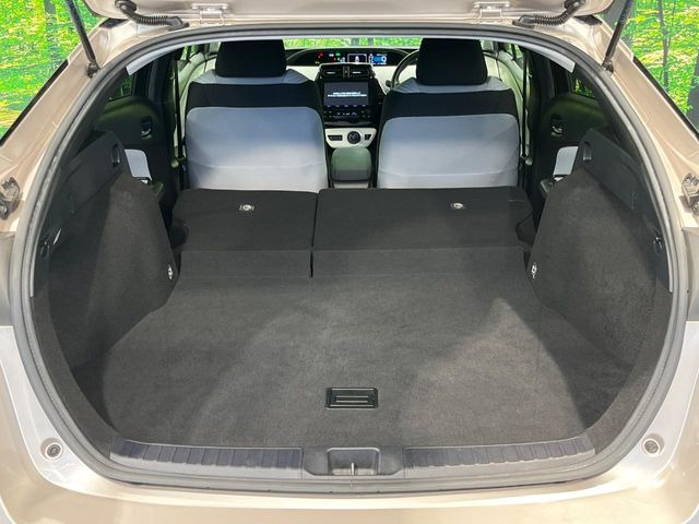 積み下ろしのしやすいデッキにはたっぷりと荷物を積み込んでいただけます。遊びから仕事まで、様々なシーンで頼れます♪