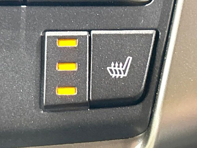 【シートヒーター】寒い日に重宝するシートヒーター!エアコンより早く温まってくれるので寒がりの人も安心ですね♪エアコンの温風は乾燥するから苦手、という方にもをおすすめです。