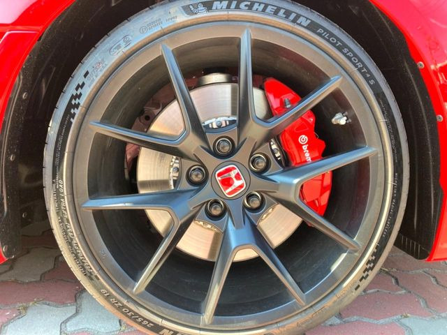 �y����19�C���`�A���~�z�C�[���z�O�ςɃ}�b�`���������A���~�z�C�[���𑕒����Ă���܂��B�e��ЊO�A���~�z�C�[����A�X�^�b�h���X�^�C�����戵�����Ă���܂��B���񂲑��k����������