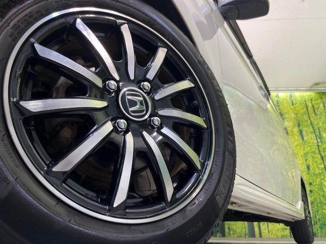 �y14�C���`�A���~�z�C�[���z�O�ςɃ}�b�`�����A���~�z�C�[���𑕒����Ă���܂��B�e��A���~�z�C�[����A�X�^�b�h���X�^�C�����戵�����Ă���܂��B���񂲑��k����������