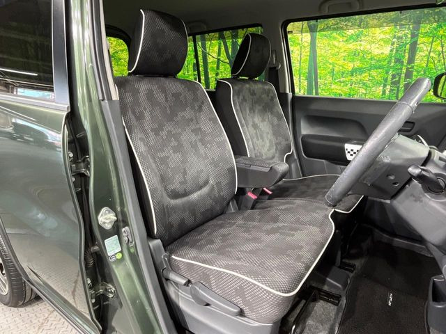 運転席まわりには十分なスペースがあり、大柄な方でもゆったり運転していただける環境です。